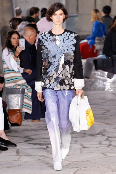Look 3